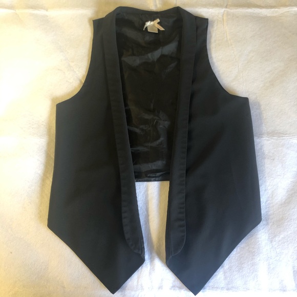 Basic Black Vest - Picture 1 of 4